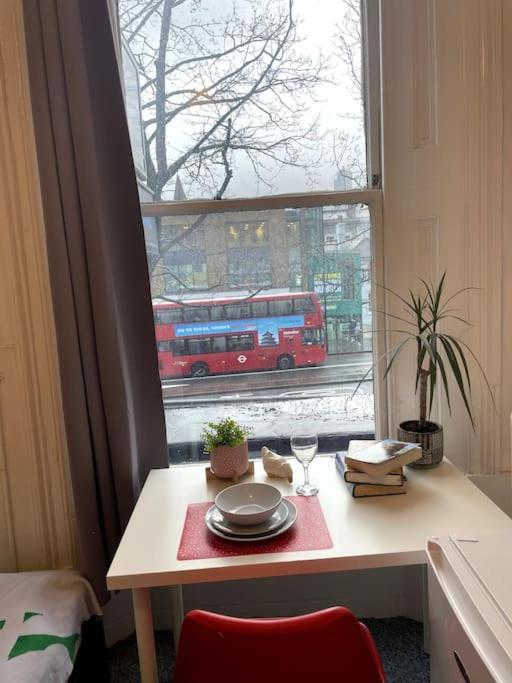 Nice Flat In Heart Of Londres Exterior foto