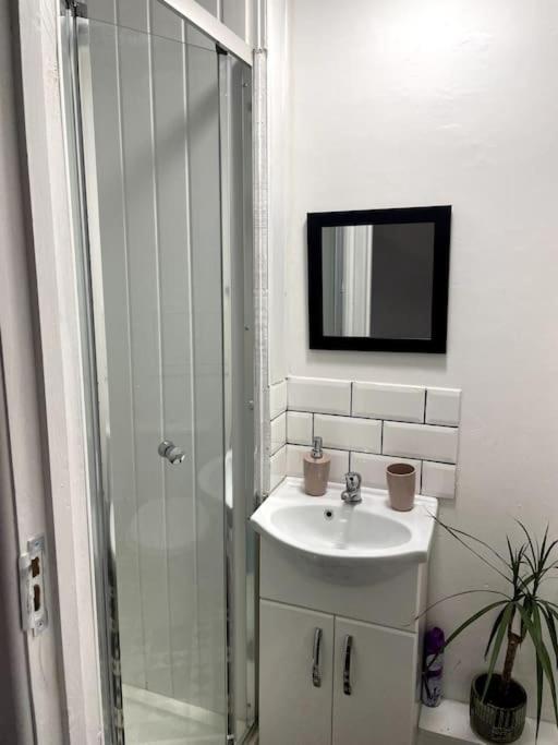 Nice Flat In Heart Of Londres Exterior foto